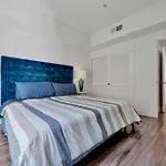 7 Large Down Town Santa Monica Apartment