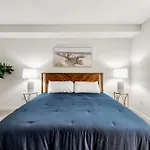 5 Heart Of Santa Monica Apartment
