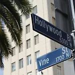 Hollywood House With Parking - Walk To Attractions