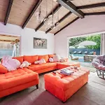 Angel&Rose Universal Hollywood Heated Pool House King Bed