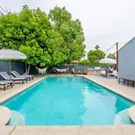 Angel&Rose Universal Hollywood Heated Pool House King Bed