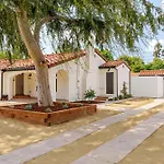 Designer 2 Bed Near Universal Sleeps 8 Hot Tub