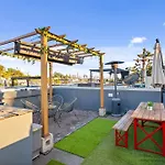 Chic Silver Lake Oasis With Breathtaking City Skyline Views, Private Rooftop & Garage