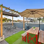Chic Silver Lake Oasis With Breathtaking City Skyline Views, Private Rooftop & Garage