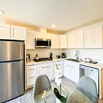 Cozy 1 Bedroom Apartment In Prime Location - Woa