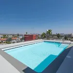 Hollywood 2Bed Apt W Rooftop Pool & Panoramic View
