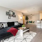 Hollywood 2Bed Apt W Rooftop Pool & Panoramic View