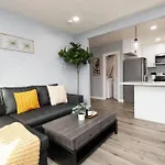 Lovely 3Bedroom Condo With Free Parking On Premise