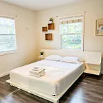 Modern 2-Bedroom Apartment In Heart Of The City