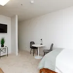 Marina Del Rey Free Parking, Wi-Fi, Gym, Pool & Hot Tub
