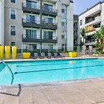 Marina Del Rey Free Parking, Wi-Fi, Gym, Pool & Hot Tub