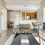 N Hollywood 2Br W Gym Pool Nr Tj Shops Lax-633