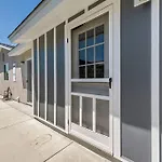 Modern 1-Bedroom Home In A Prime La Location