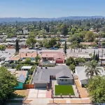 Modern 1-Bedroom Home In A Prime La Location
