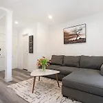 Beautiful 3 Bedroom Apartment Beverly Hills Adj
