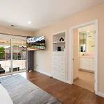 Luxury 3Br House W/ Jacuzzi & Big Backyard!