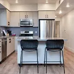 Chic And Elegant 2-Bedroom Haven W/ Roof Deck