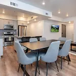 Chic And Elegant 2-Bedroom Haven W/ Roof Deck