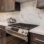 Luxurious 4-Bedroom Home With Pool & Jacuzzi!