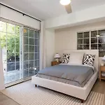 Luxurious 4-Bedroom Home With Pool & Jacuzzi!