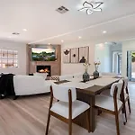 Luxurious 4-Bedroom Home With Pool & Jacuzzi!