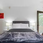 Hollywood 2 Bedroom Luxury Condo
