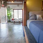 Podshare East Hollywood