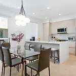 Hollywoodland #2 - The Perfect Townhouse