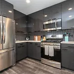 Sleeps 9 Three Bedroom Heart Of Downtown Los Angeles