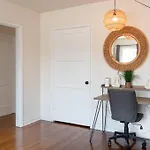 Comfy 1 Bedroom Apartment W/ Hot Tub - Sleeps 4