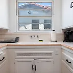 Comfy 1 Bedroom Apartment W/ Hot Tub - Sleeps 4