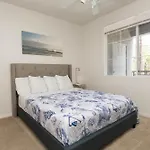 Two Bedroom Sleeps 6 With Free Parking Near Boating