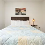 Two Bedroom Sleeps 6 With Free Parking Near Boating