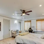 Upscale Los Angeles Retreat With Patio And Bbq Grill!