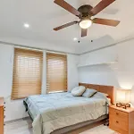 Upscale Los Angeles Retreat With Patio And Bbq Grill!