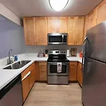 Castle 1 Bd Pool, Parking, Mdr