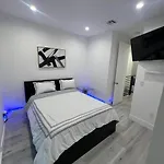 2Br Hollywood Townhouse