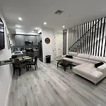 2Br Hollywood Townhouse