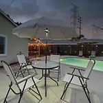Chic Boho Retreat - Pool, Patio, Mini Golf & Arcade, Mins From Universal Studios!