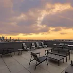 Stylish Coliving Suite W Walk In Closet Near Ucla
