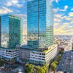 Fabulous Accommodation And Hollywood Views For 4