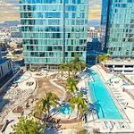 Fabulous Accommodation And Hollywood Views For 4
