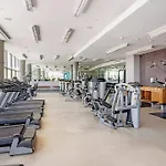 Lovely Upscale High Rise Private Parking & Pool
