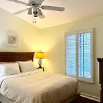 Hollywood Hills Homestay