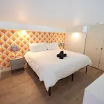 Serene 1-Br Home Ideal Stay For A Party Of 4