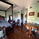 Universal Studios-Hollywood Hills Guest Suite With King Bed