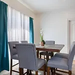 Luxe Apartment In Beverly Hills Sleeps 6