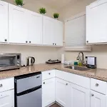 Serene 1Br House: Explore La\'S Best
