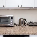 Serene 1Br House: Explore La\'S Best