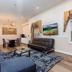 Lavish 2-Bedroom Apartment In La!
